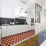 Large 2 Bdr Center Close To Train Station