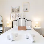 Large 2 Bdr Center Close To Train Station Διαμέρισμα
