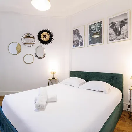 Large 2 Bdr Center Close To Train Station Διαμέρισμα *