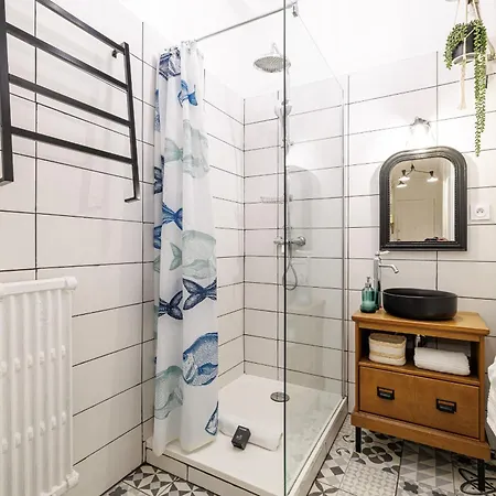 Large 2 Bdr Center Close To Train Station Νίκαια