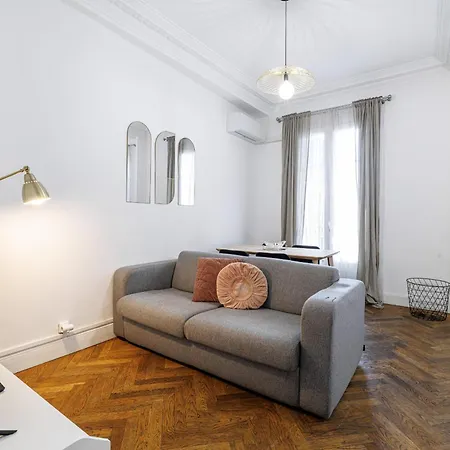 Large 2 Bdr Center Close To Train Station Διαμέρισμα