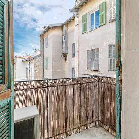 Lejlighed Large 2 Bdr Center Close To Train Station