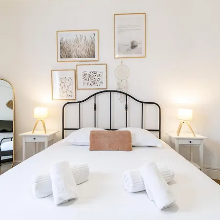 Large 2 Bdr Center Close To Train Station Lejlighed