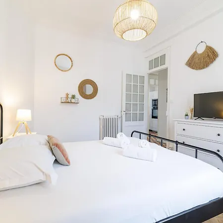 Large 2 Bdr Center Close To Train Station Lejlighed Nice