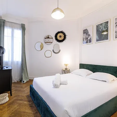 Large 2 Bdr Center Close To Train Station Lejlighed